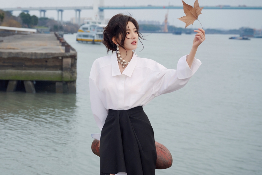 不平的镜子  契诃夫